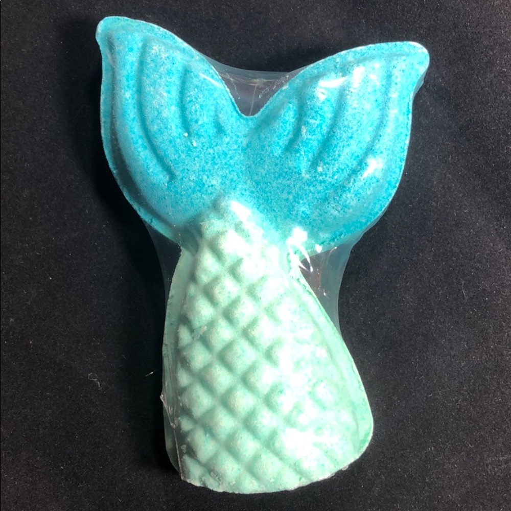 Mermaid Tail Kids’ Bath Bomb